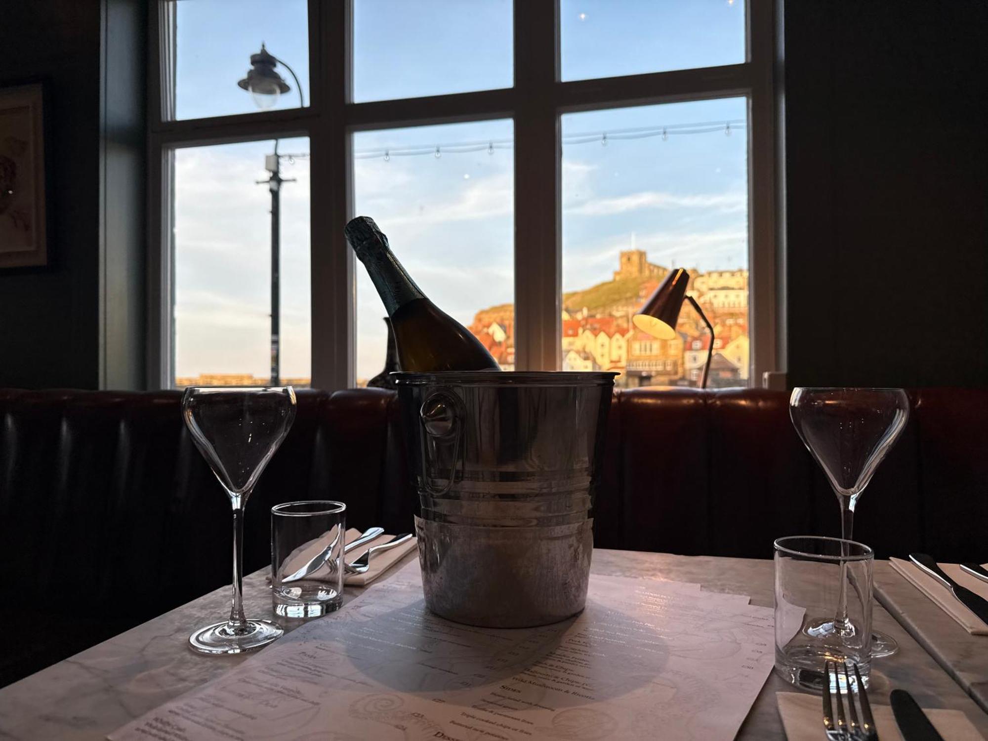 The Marine Hotel & Restaurant ويتبي المظهر الخارجي الصورة